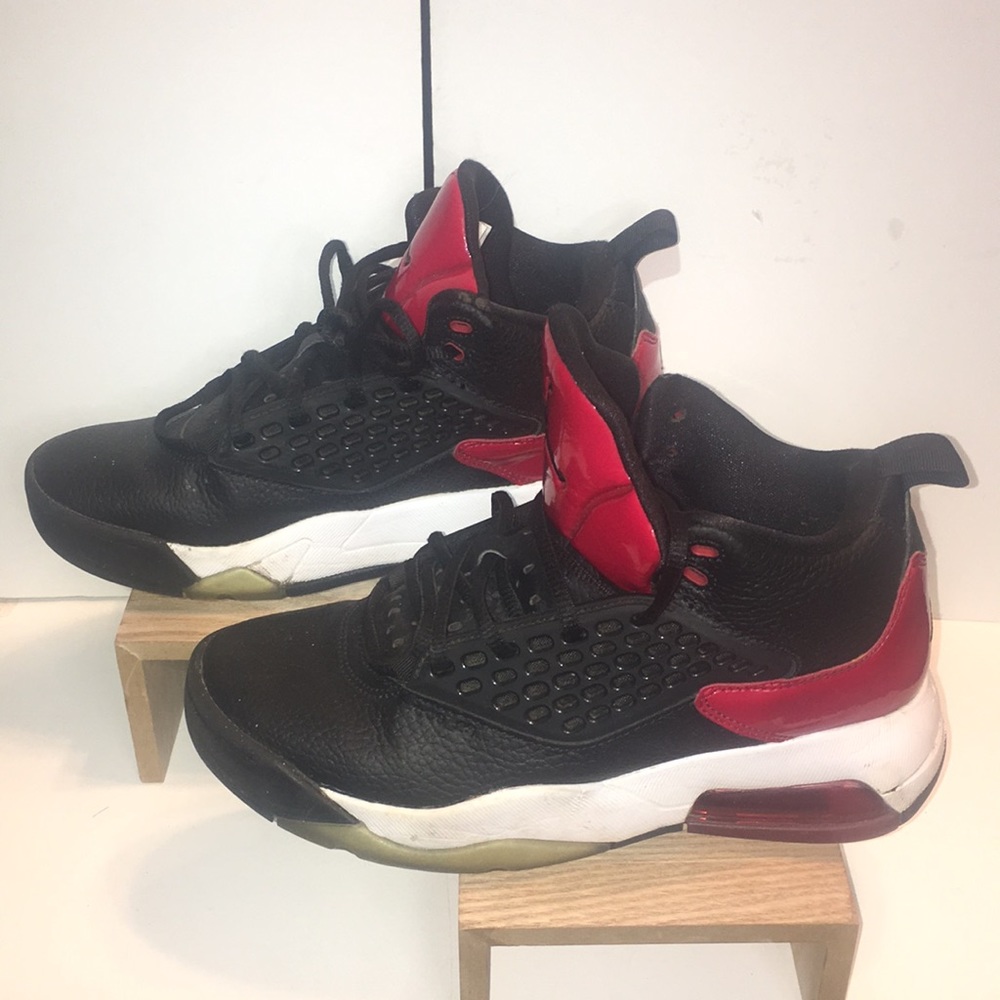 Air 200 Kids basketball sneakers  size 6 youth
